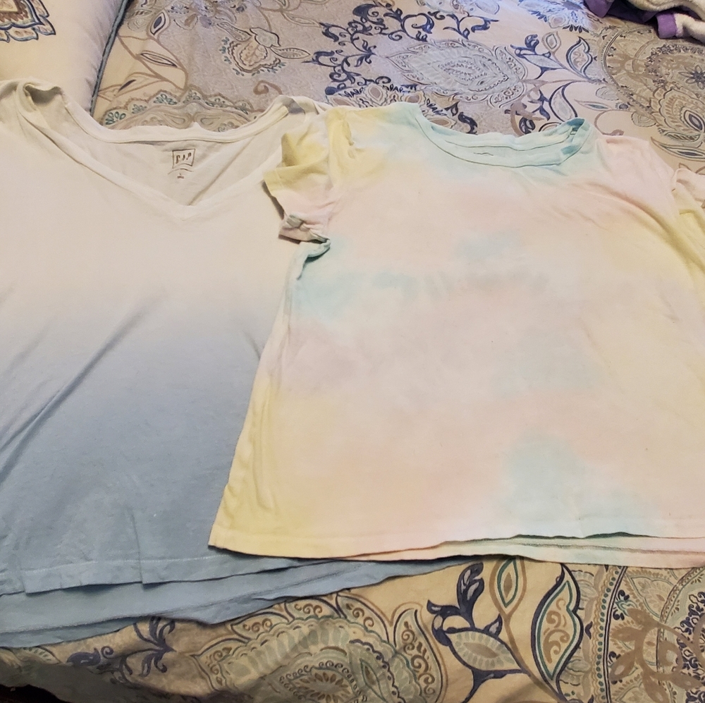GAP tees excellent condition large